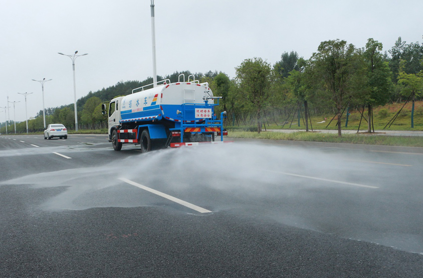 電動垃圾車（電動快速保潔車）后灑功能演示